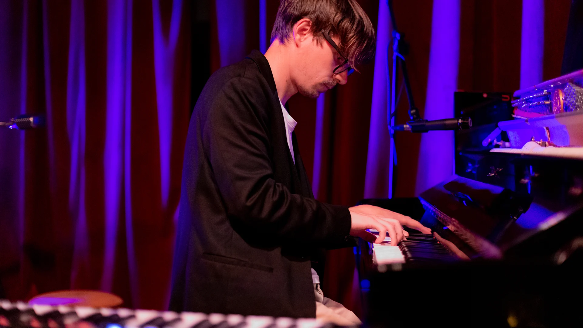 Roumé At Badassery: Primavera Concert Cover