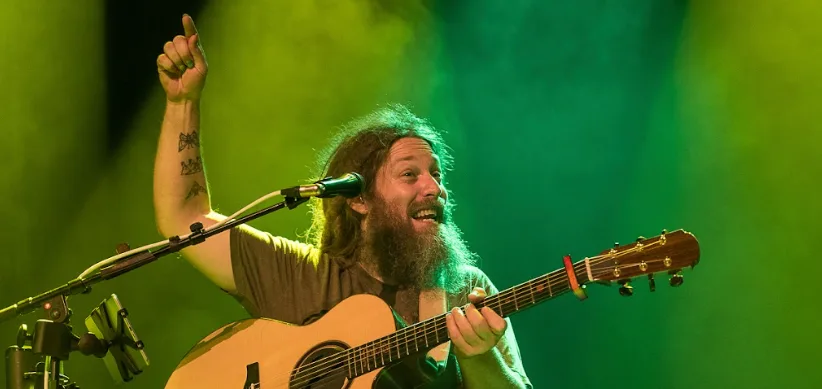 Mike Love Data Única Em Beagá ! Cover
