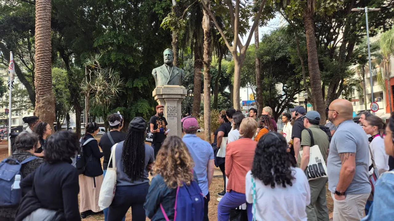 Black São Paulo Walk Cover
