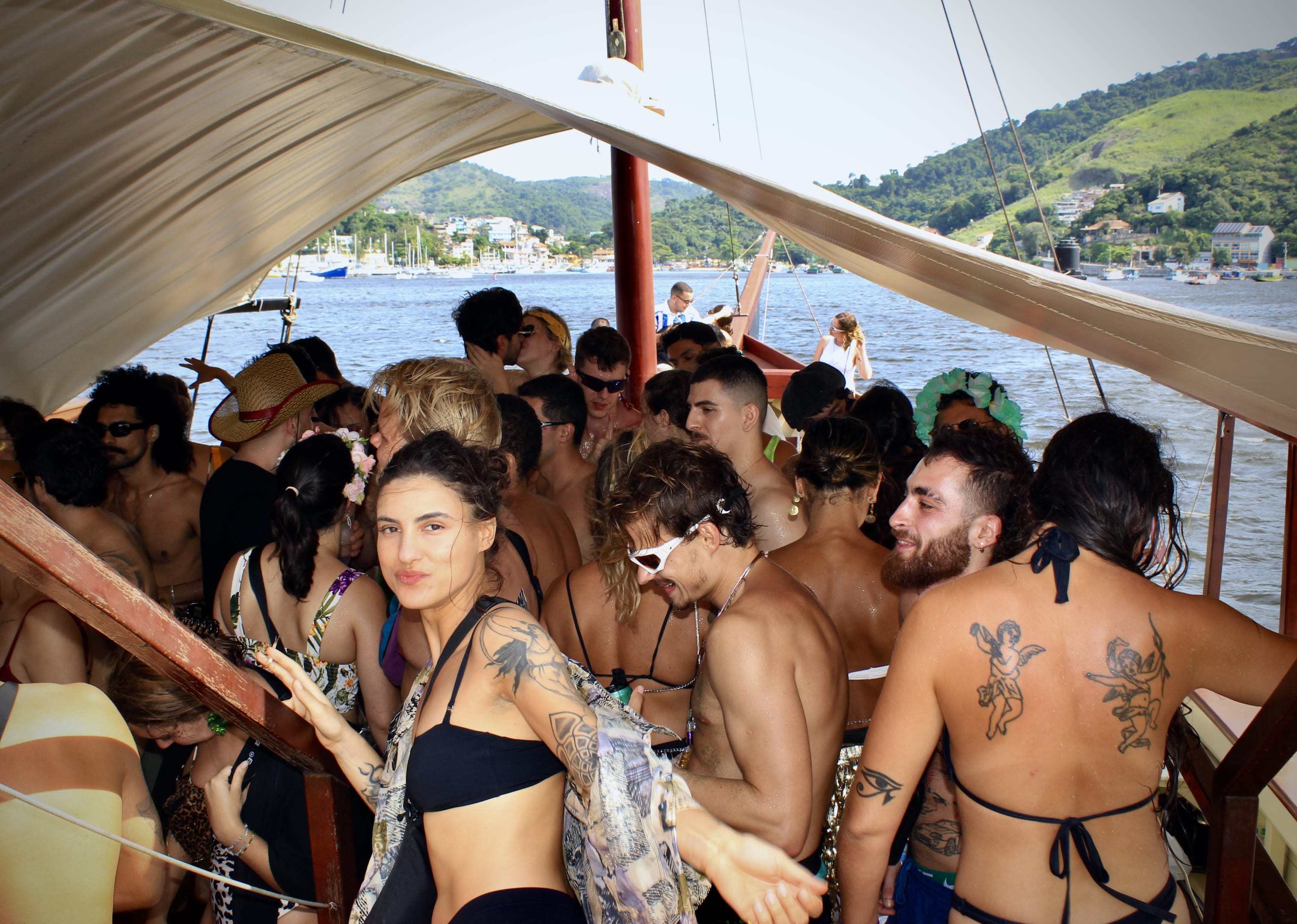 Garupa Boat Carnaval Rj 2025 Cover