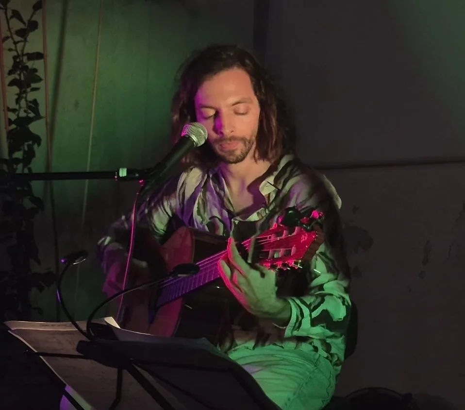 A Fechada Apresenta: António Góis