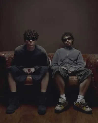 Casa Ata: Curly Brothers, Anaia, Marco Ursino, Raph