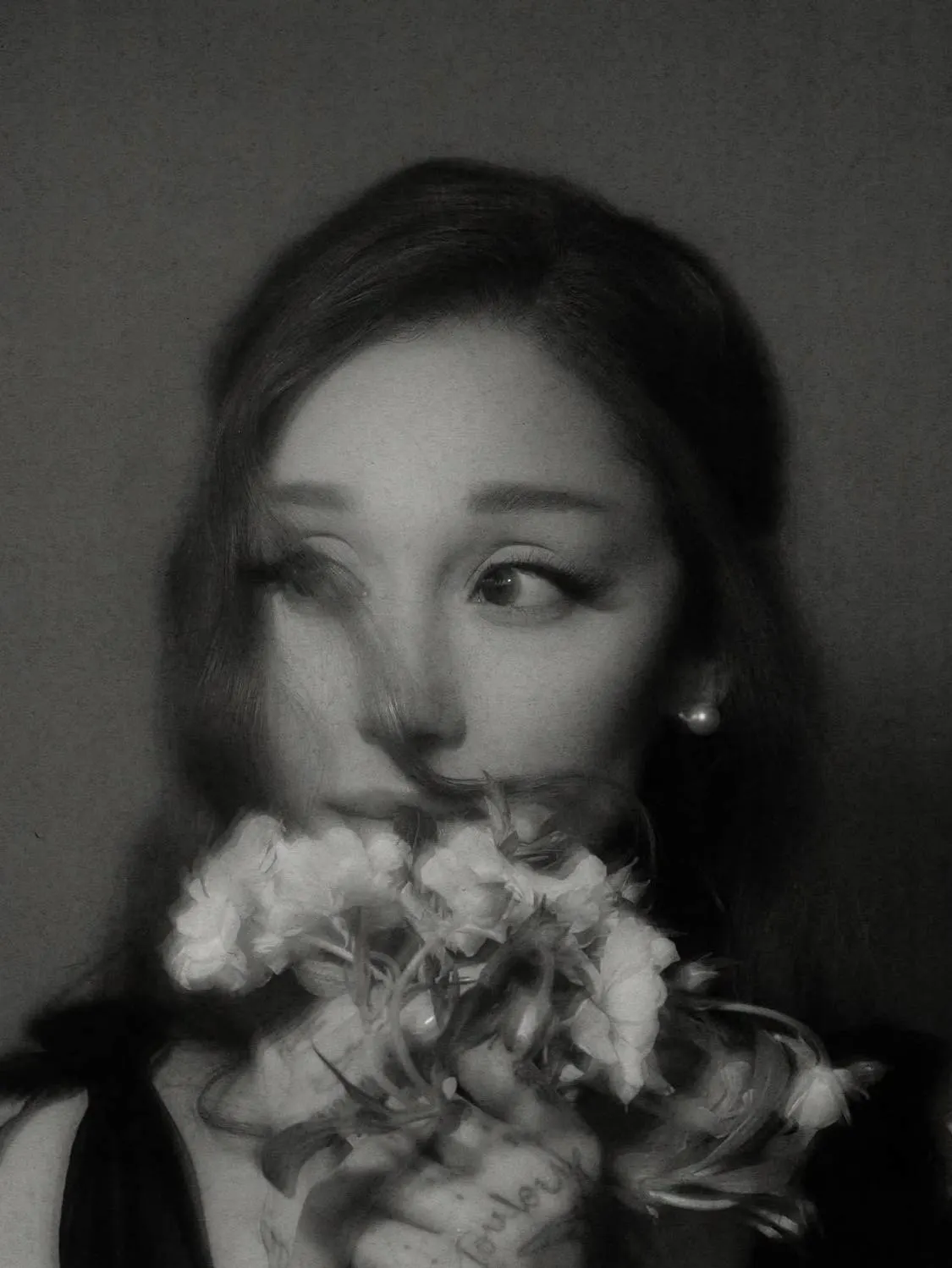 Ariana Grande "Petal" - Session D'écoute