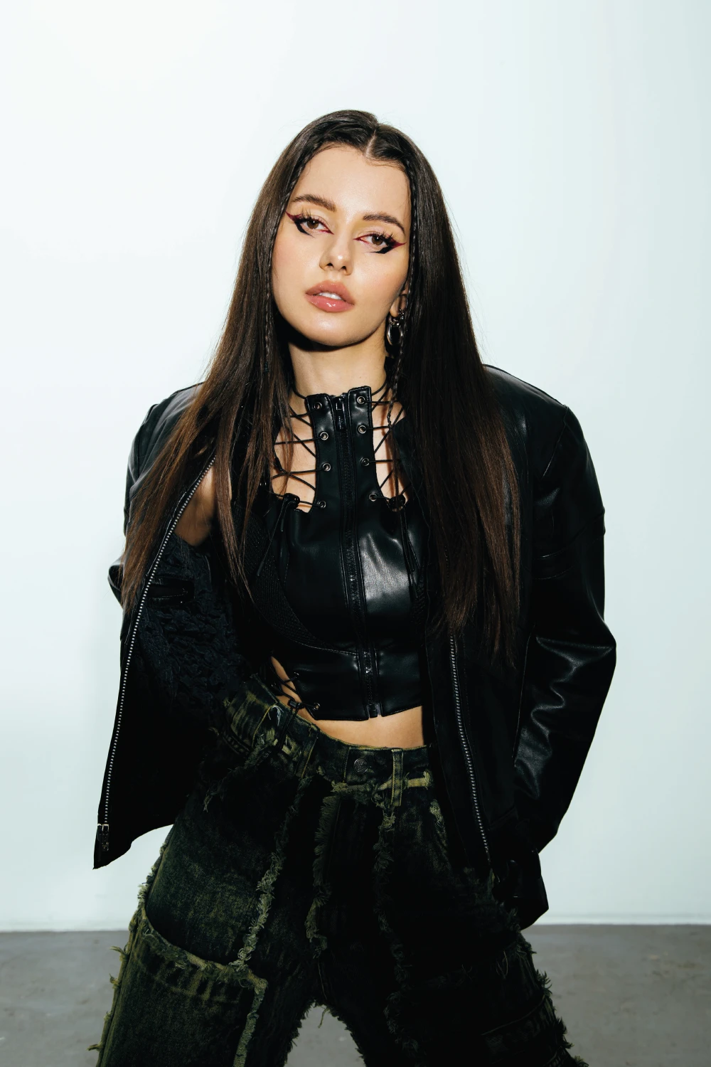S. Society : Daria Kolosova, Salome, Nkt