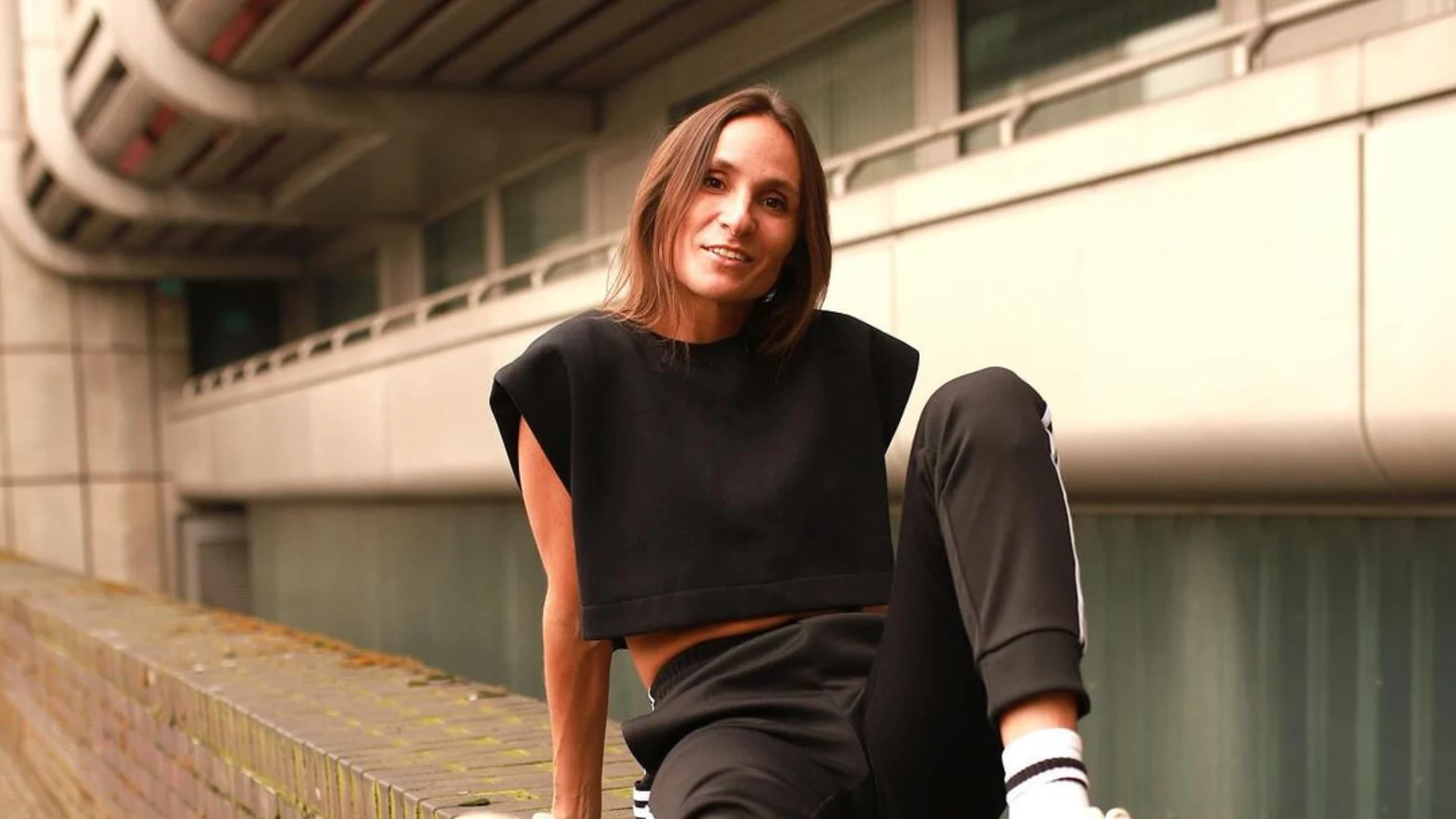 Temple Presents - Ele Luz (De) And Danni (Br)