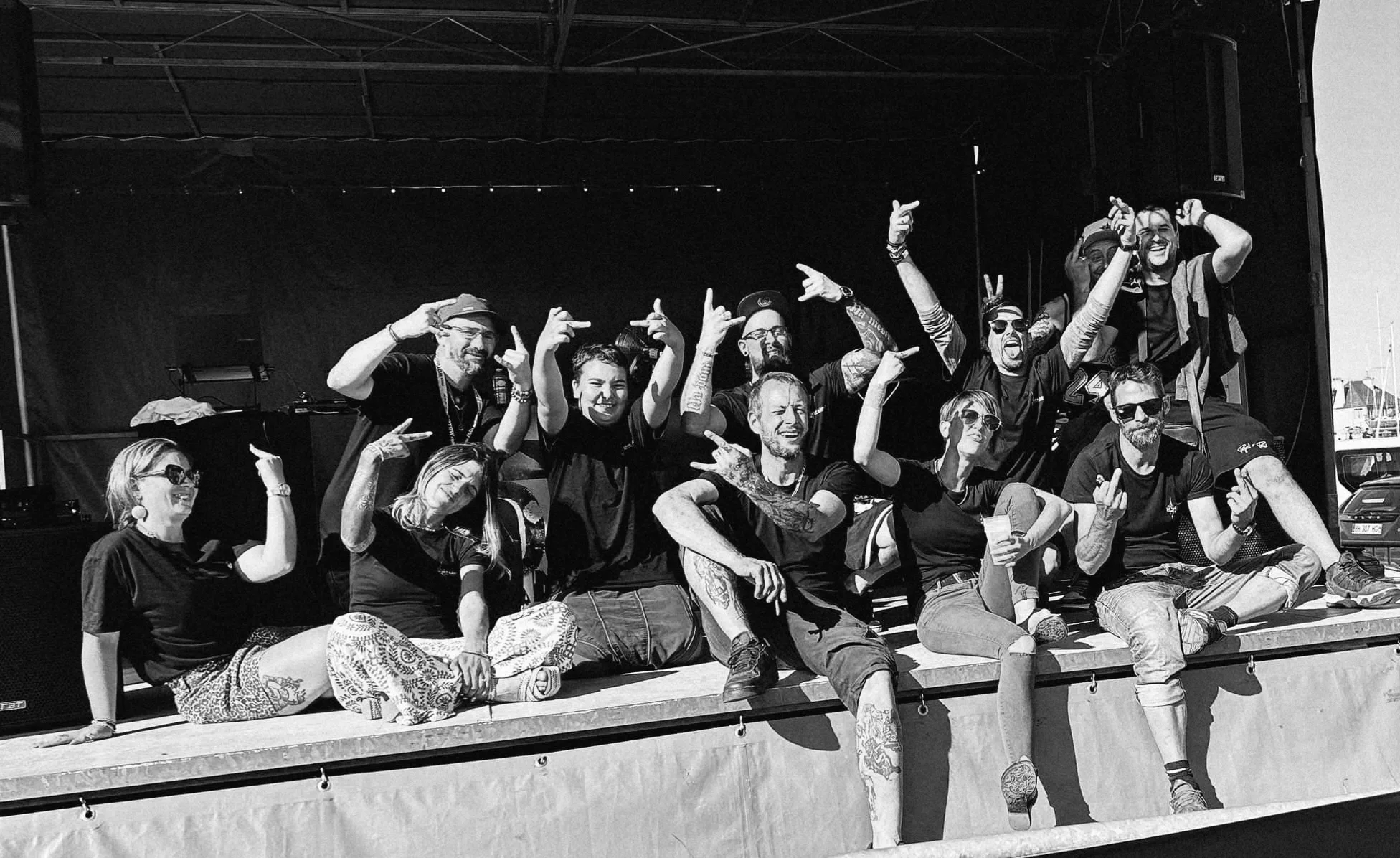 NOISY FAMILY CREW