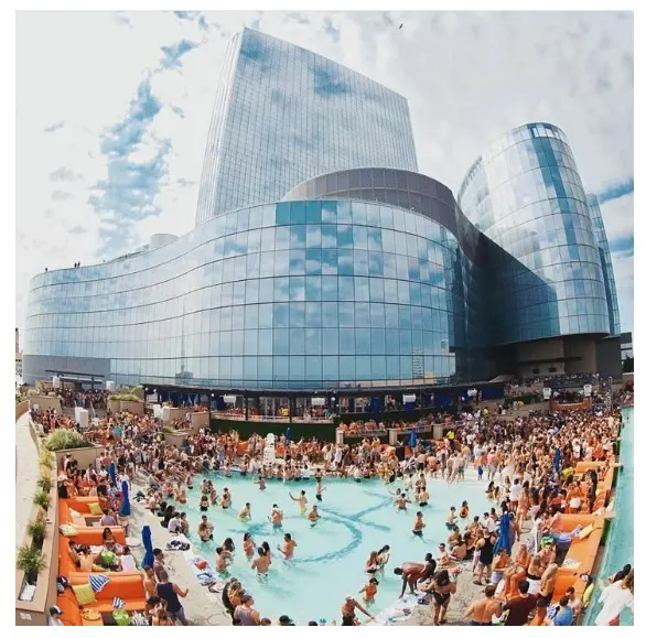 Hq2 Beachclub: Made In Colombia Pool Party