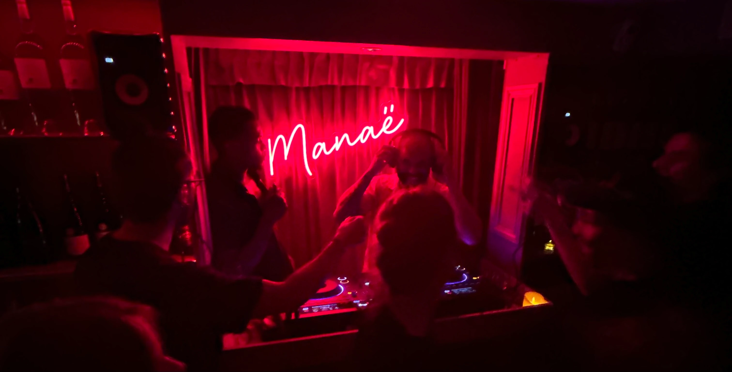Manaë W/ Amstram