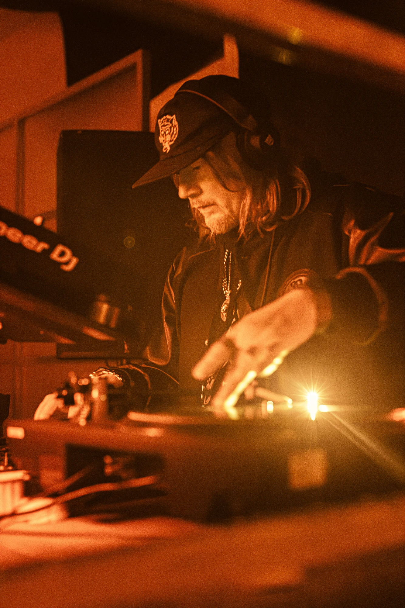 Alley Cat W/ Jay Tripwire (Open To Close)