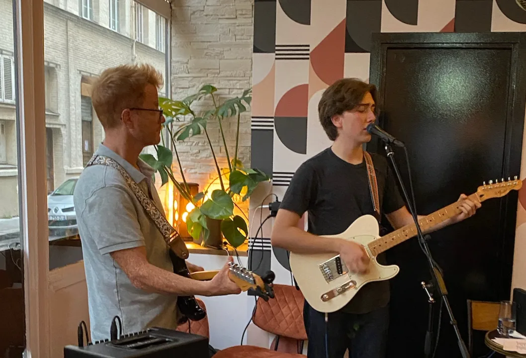 Live Jams With Andy Guthrie