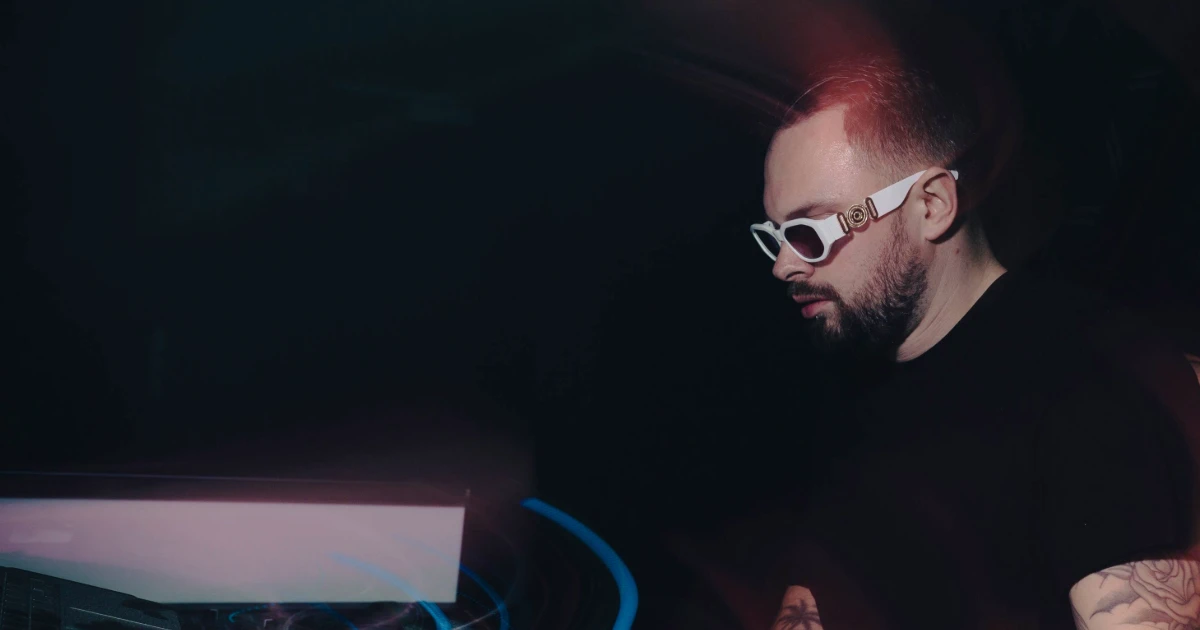 Austra Clubbing With Dj Noisy