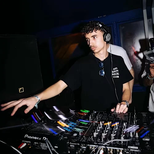 DJ WAAVE