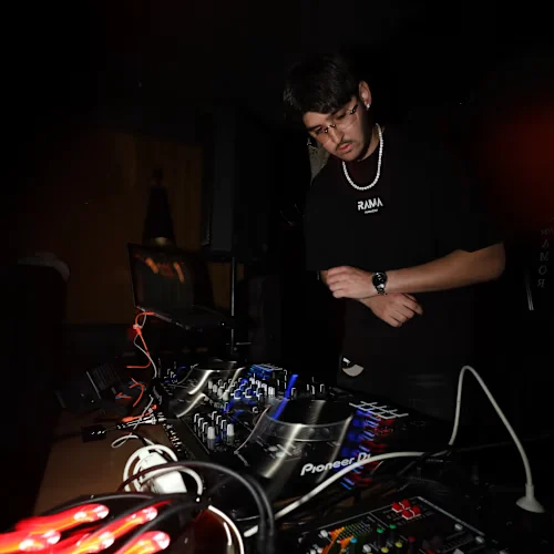 DJ DMDOLLA