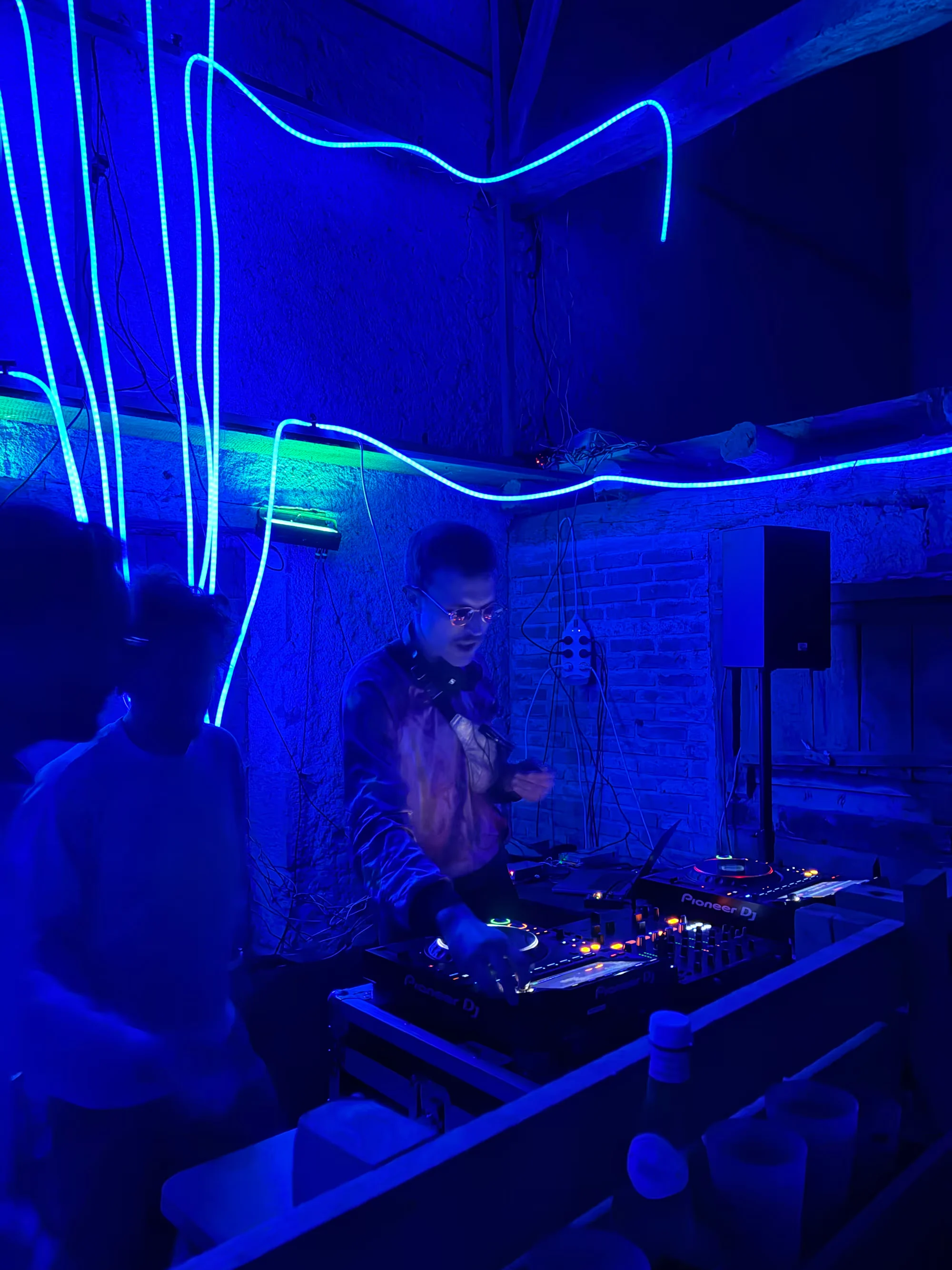 MOMAL DJ