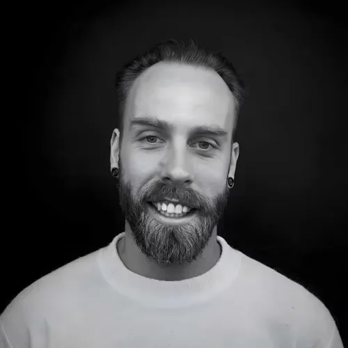L K V Ñ