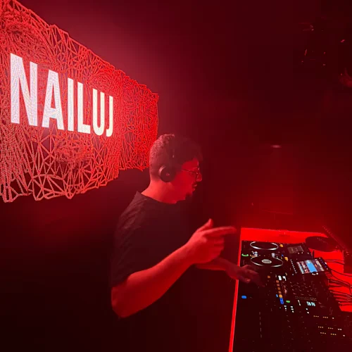 NaiLuJ