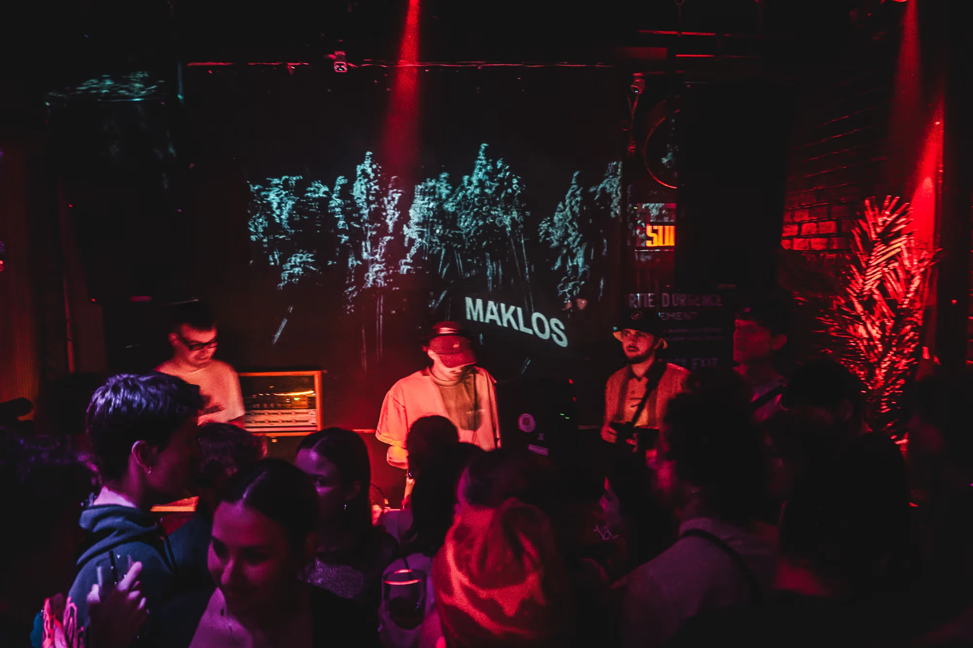 Maklos