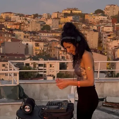Farah Joue