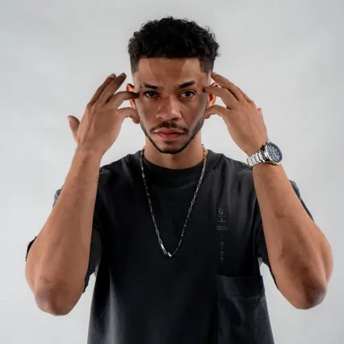 Akashi Cruz