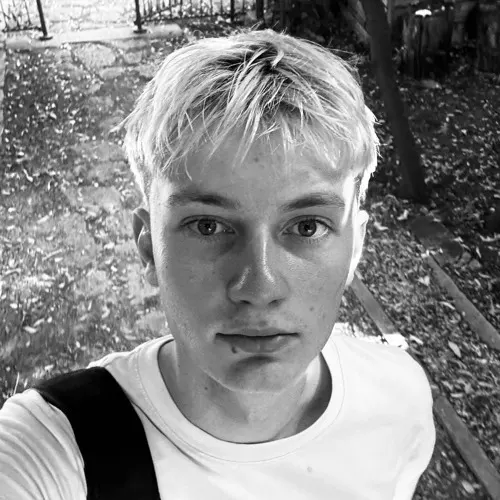 BLIND BLONDE