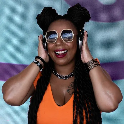 DJ Vivian Marques