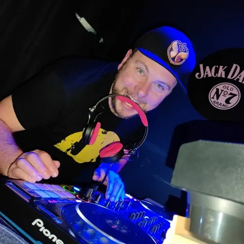DJ MIKE DIKI