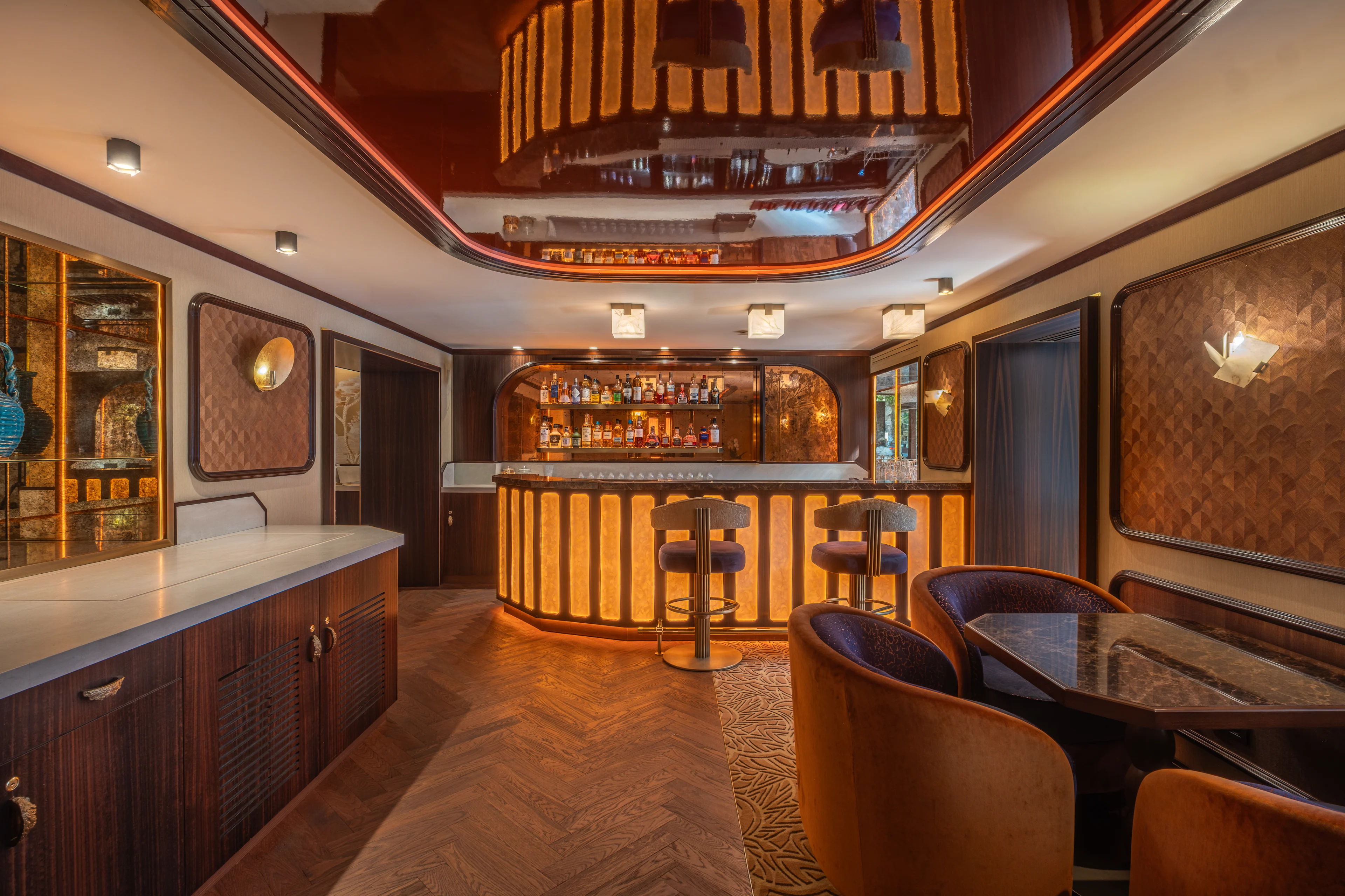 Minuit Express - Cocktail & Spirits Bar