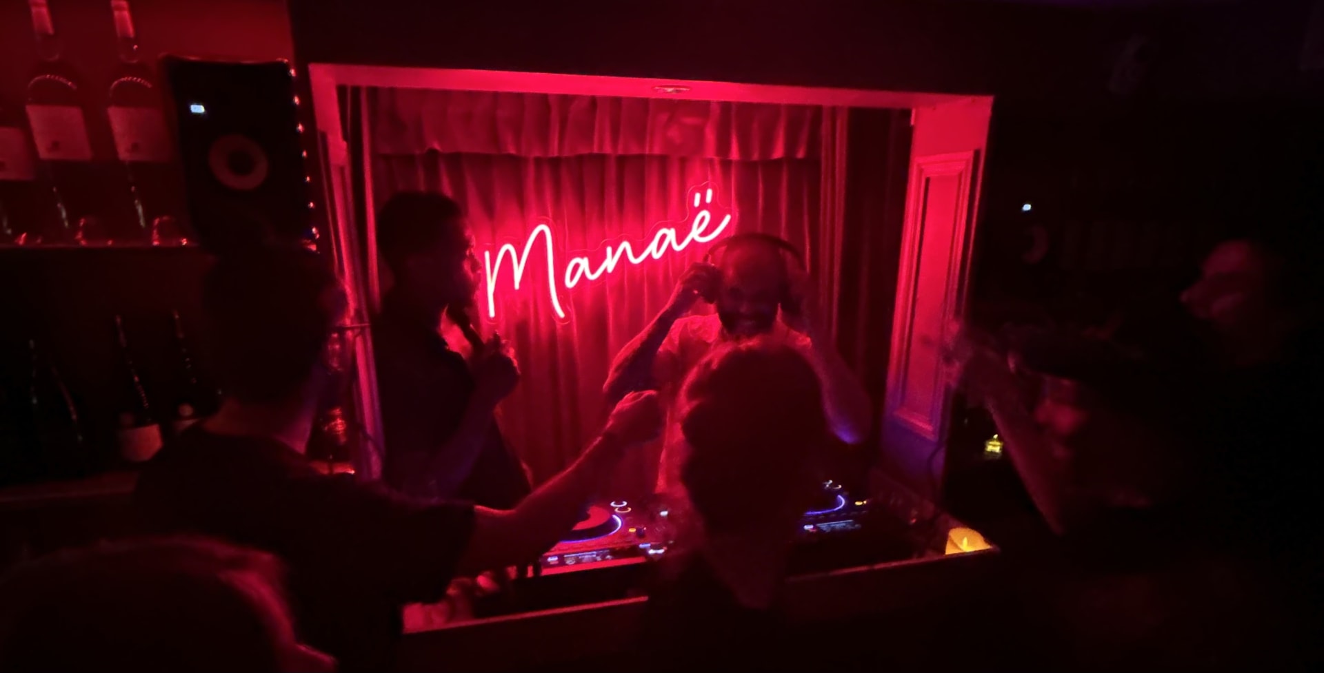 Manaë W/ Amstram