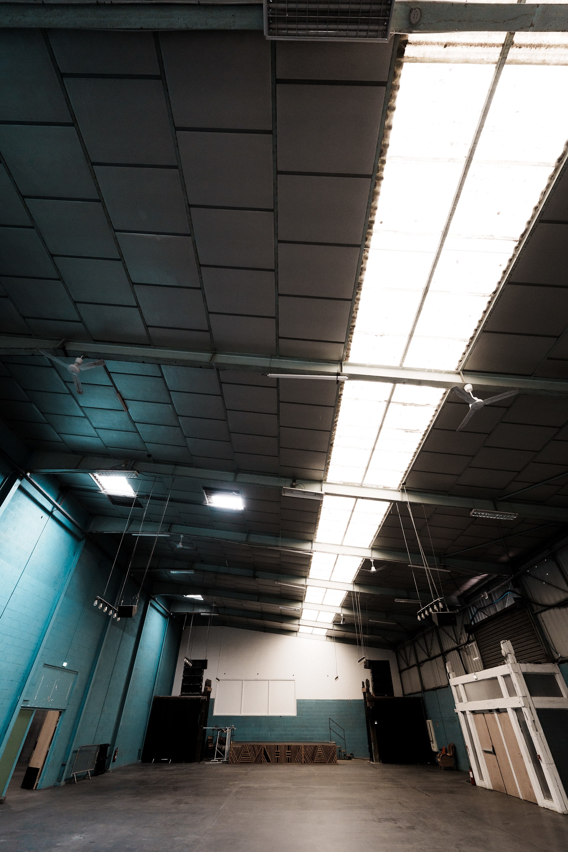 Chevry Warehouse #2 : Grand V, Lavion, Zaatar & More