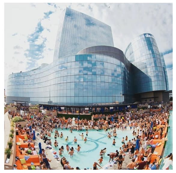 Hq2 Beachclub: Made In Colombia Pool Party
