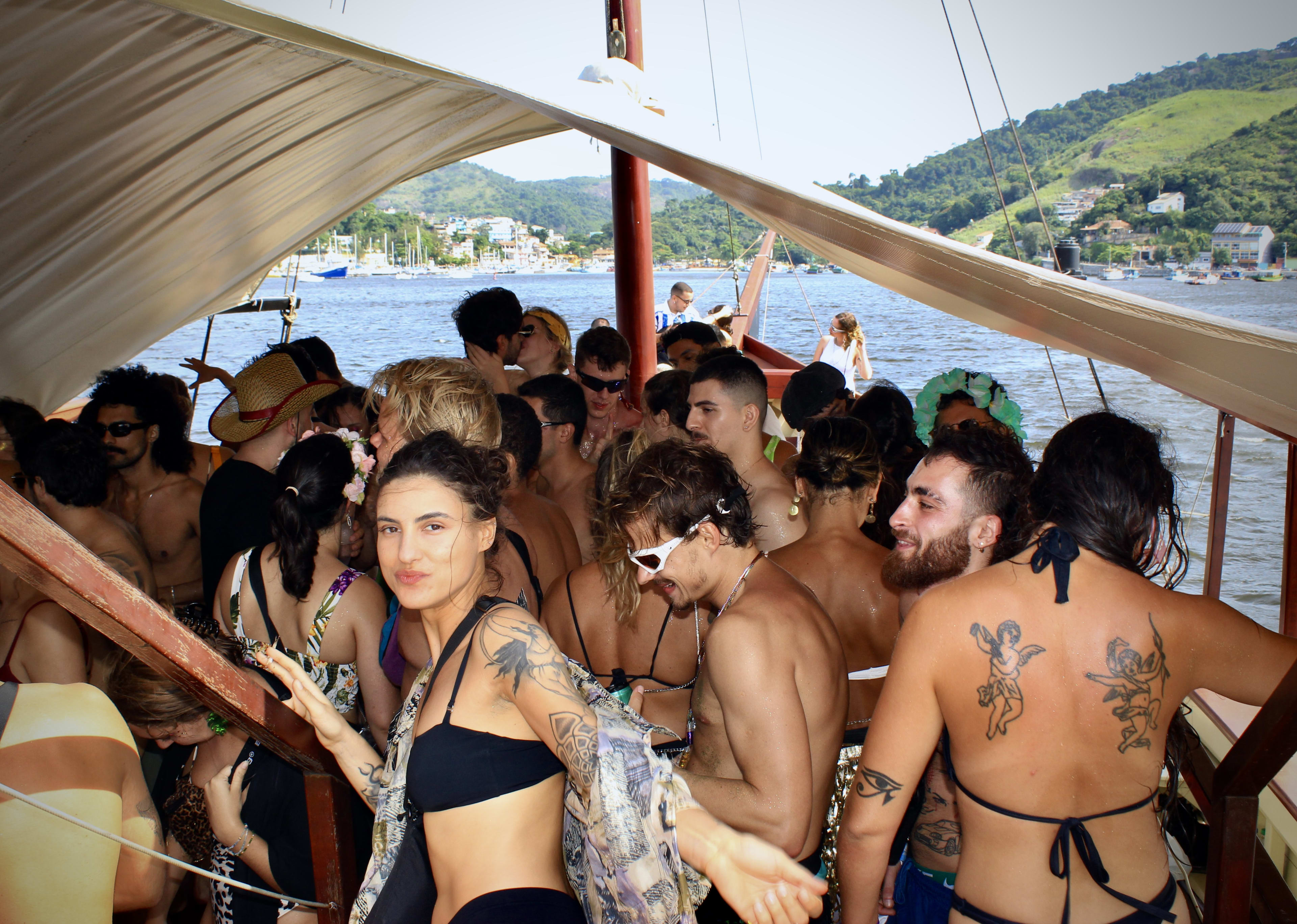 Garupa Boat Carnaval Rj 2025