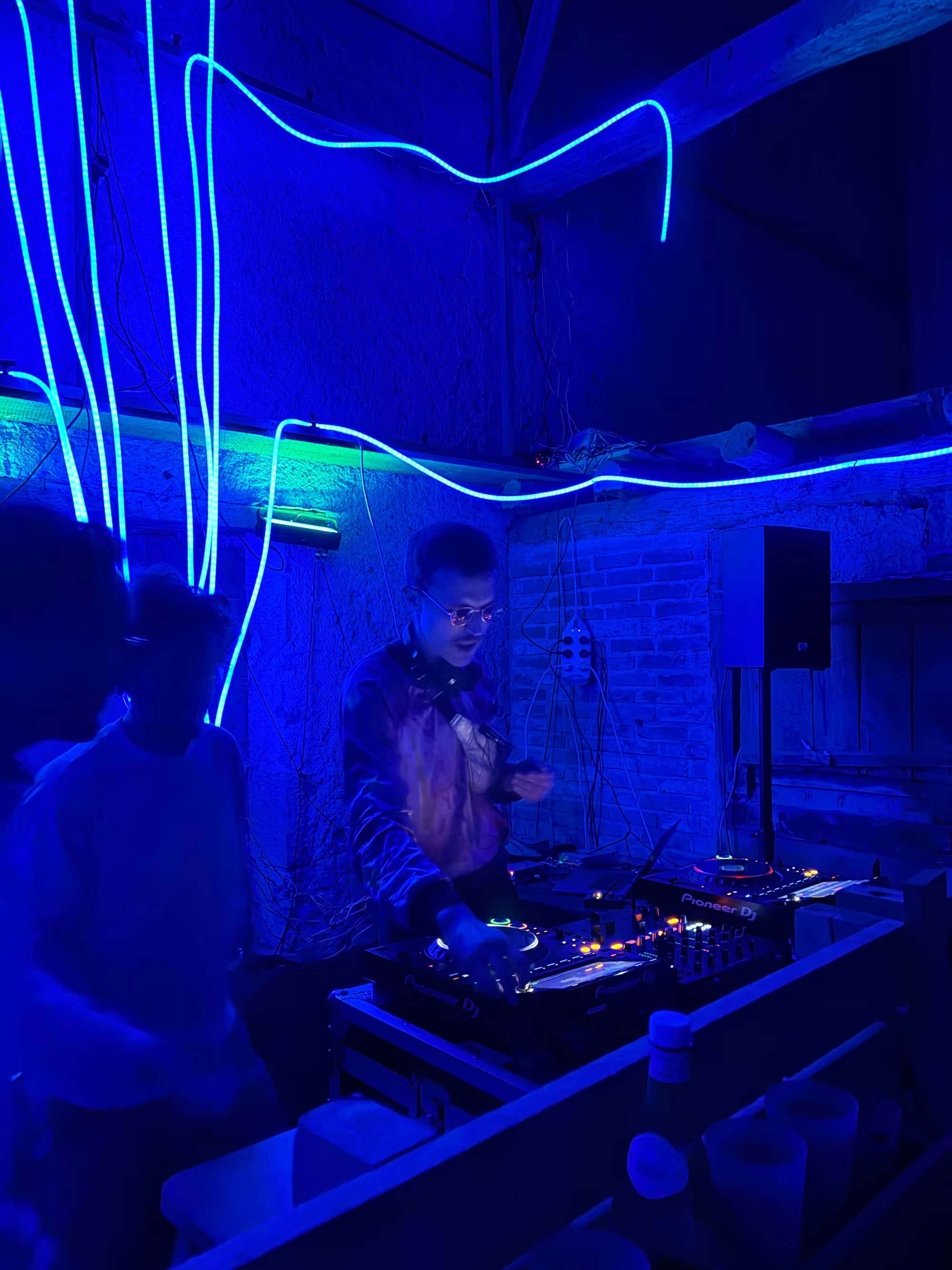 MOMAL DJ