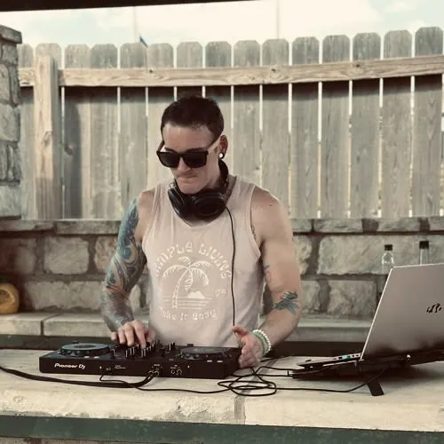 DJ fish_frogs