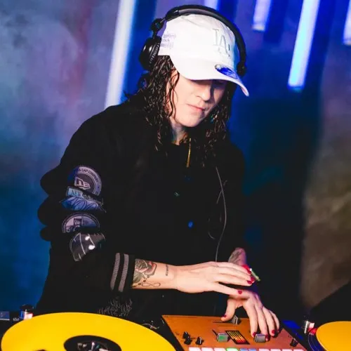 DJ Cinara