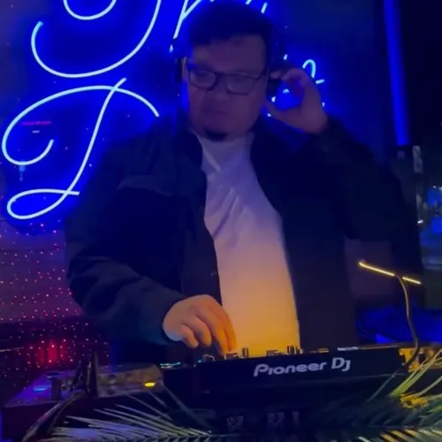 DJ UPSTAIRS
