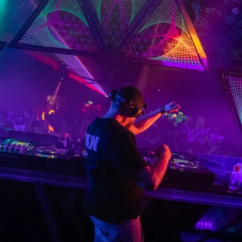 MØUN
