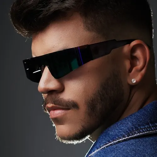 TOM TAVAREZ