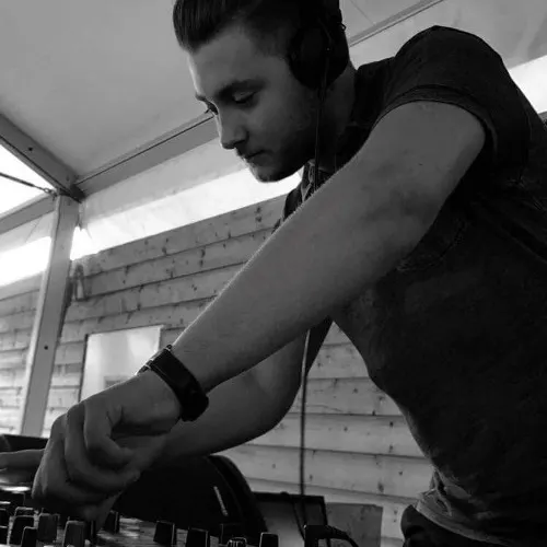 JORDAN BENEZET
