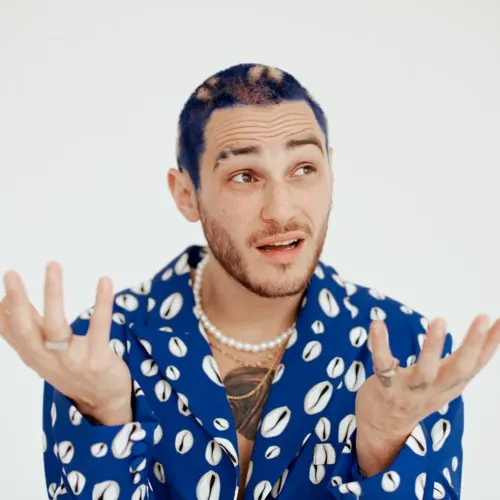 O Astro Louie