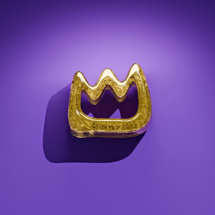 QUEEN OUT
