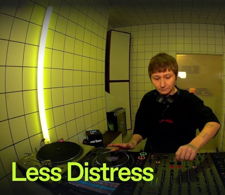 Carbon - Less Distress | HÖR