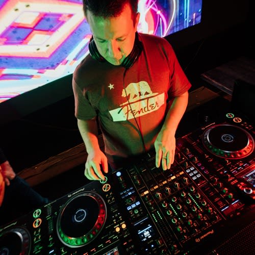 DJ VEKTOR