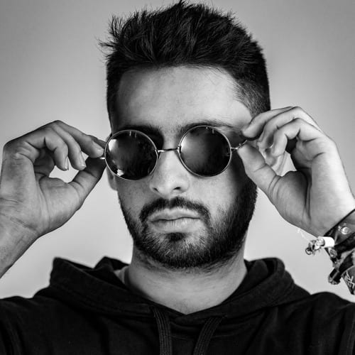 VIK M